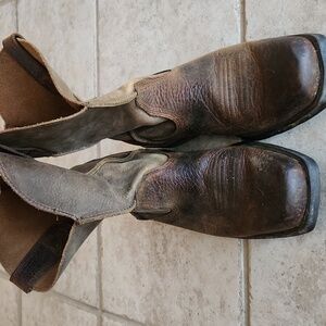 Ariat Classic Brown Leather Western Boots In Size 8